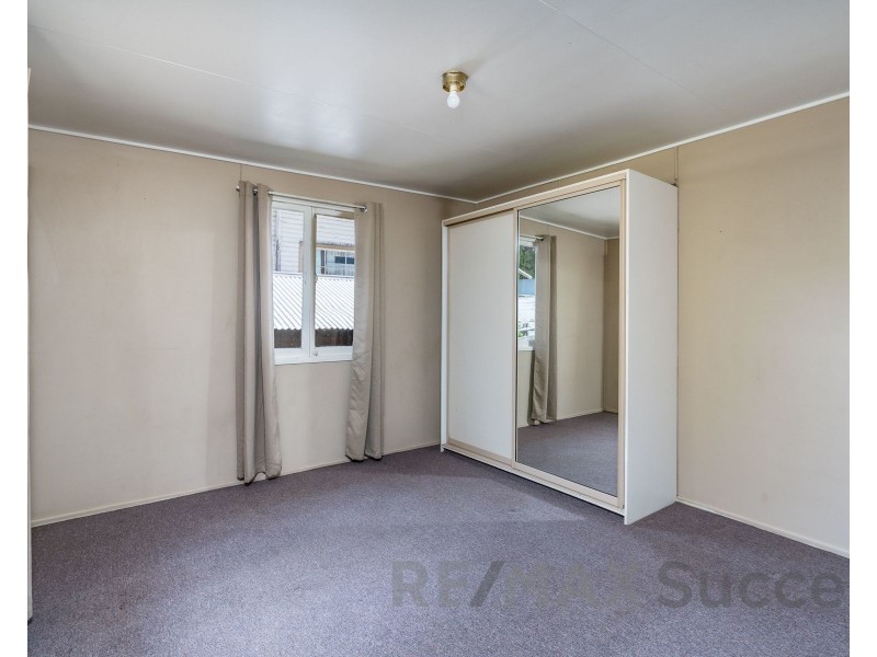 4 Hillview Avenue, Newtown QLD 4350