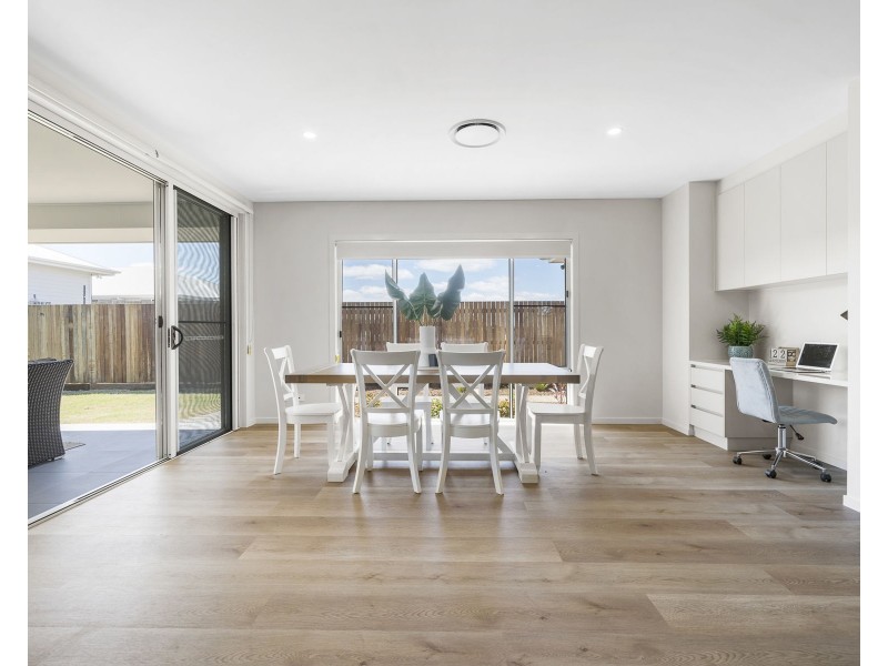 18 McEwan Crescent, Kearneys Spring QLD 4350