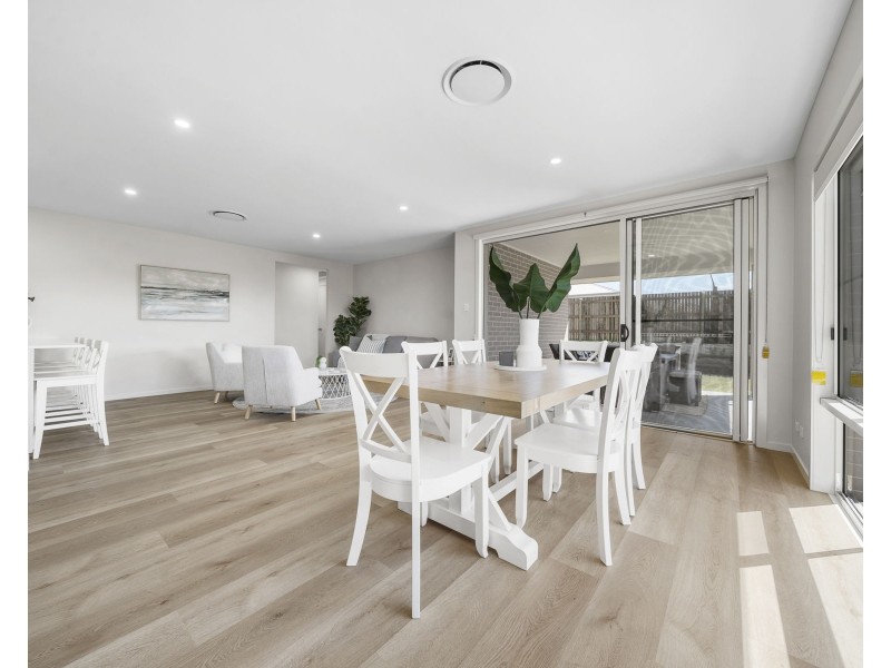 18 McEwan Crescent, Kearneys Spring QLD 4350