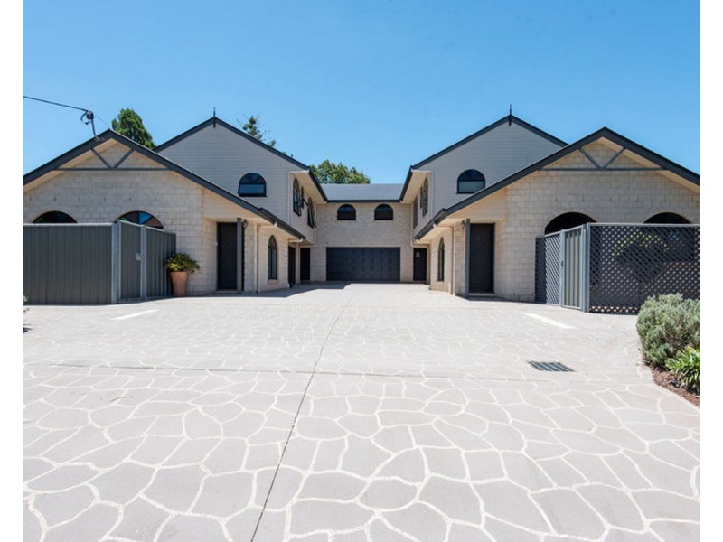 2/261 North Street, Wilsonton Heights QLD 4350