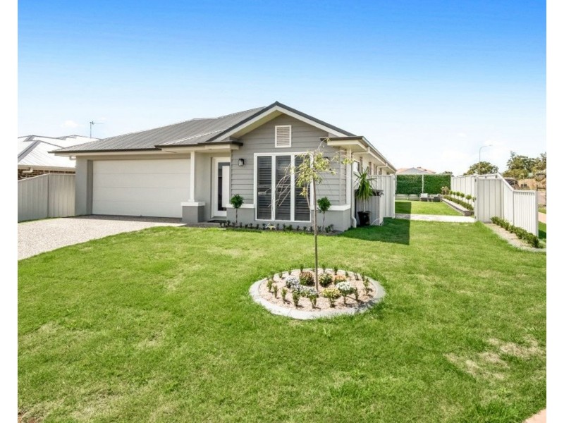 5 Madonna Circuit, Middle Ridge QLD 4350