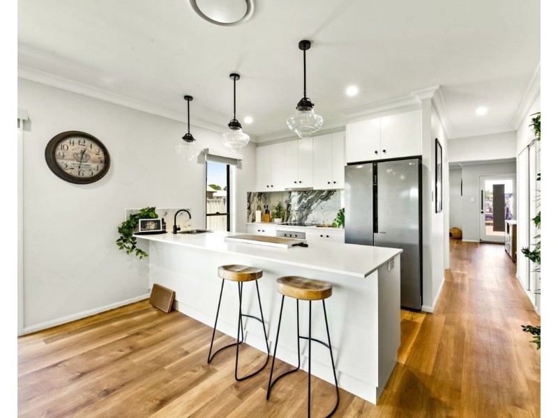 5 Madonna Circuit, Middle Ridge QLD 4350