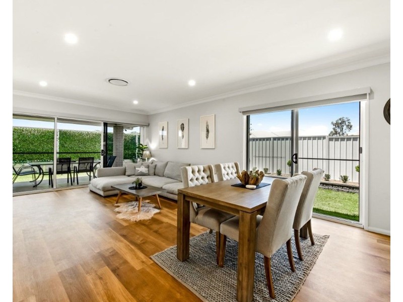 5 Madonna Circuit, Middle Ridge QLD 4350