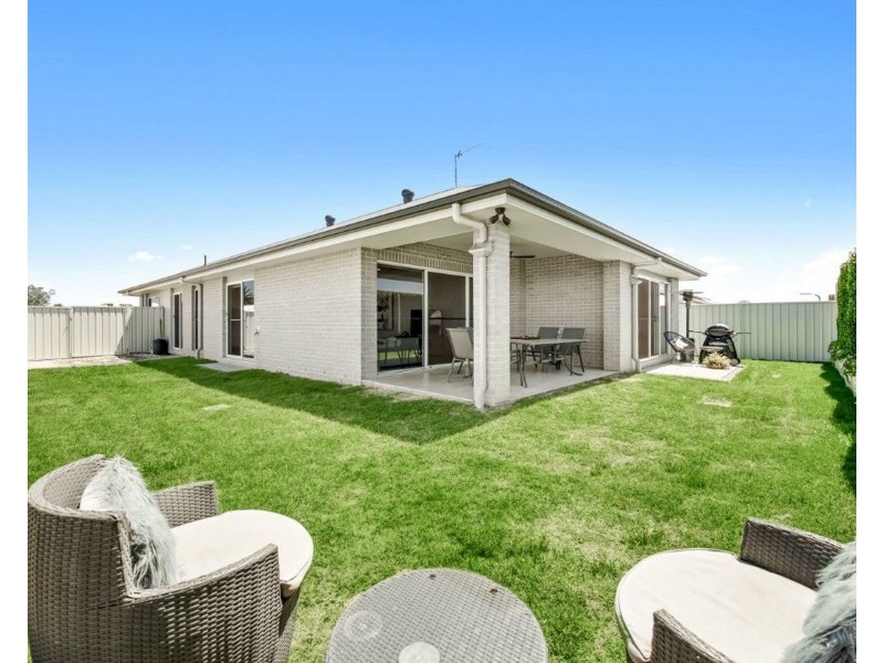 5 Madonna Circuit, Middle Ridge QLD 4350