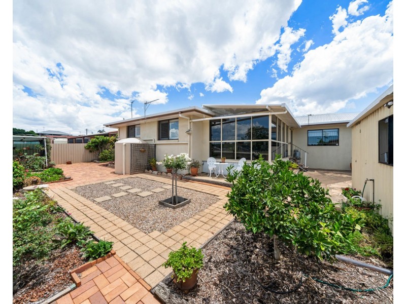 4 Elliott Street, Kearneys Spring QLD 4350