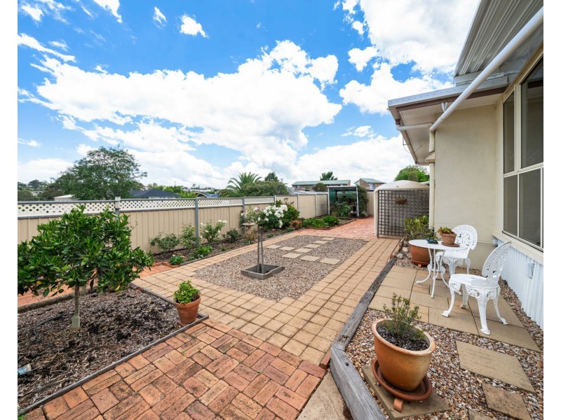 4 Elliott Street, Kearneys Spring QLD 4350