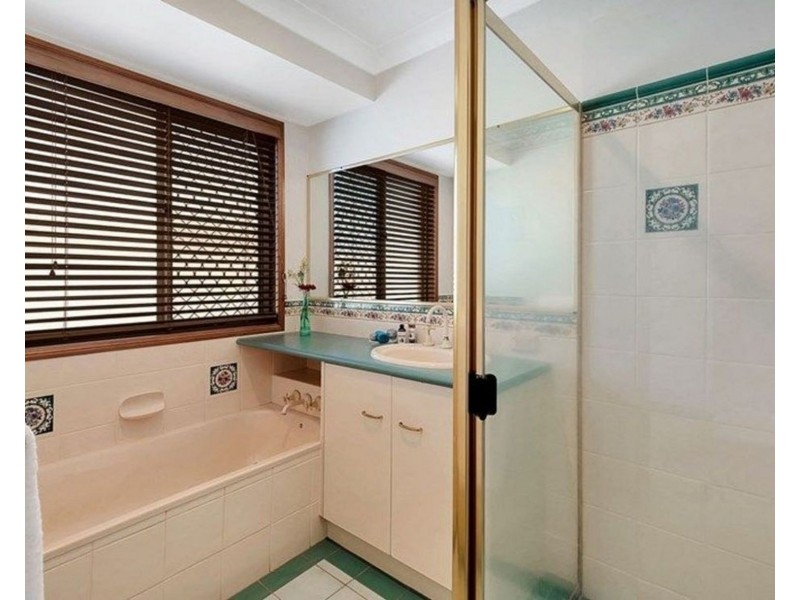 2 Tess Close, Middle Ridge QLD 4350