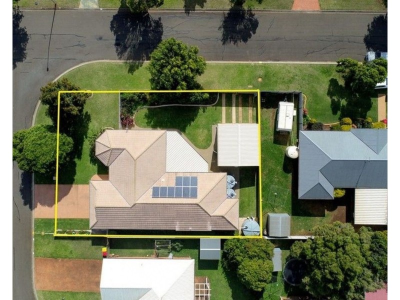 2 Tess Close, Middle Ridge QLD 4350