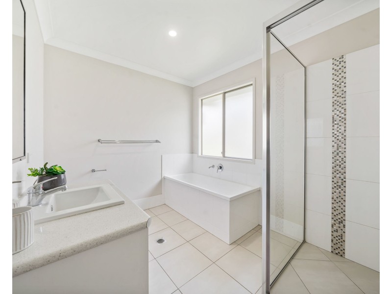 60 Alistair Street, Glenvale QLD 4350