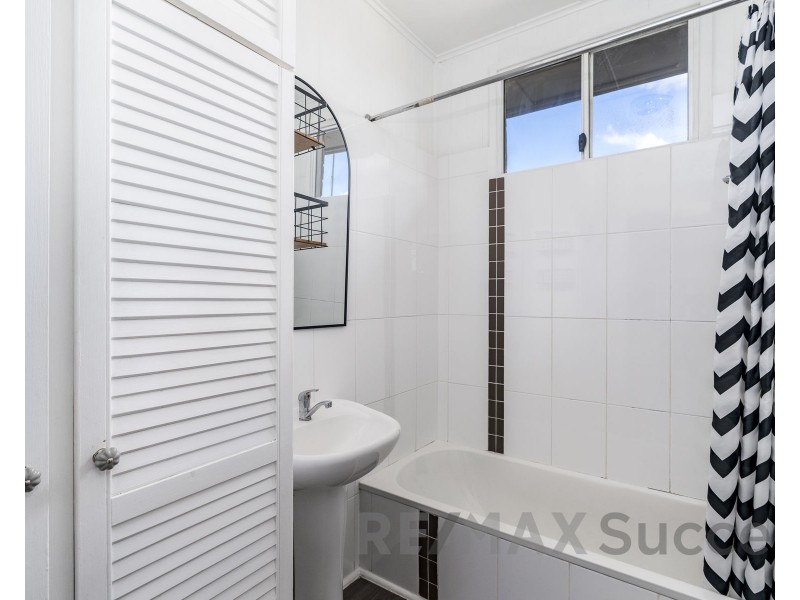24 Rob Street, Newtown QLD 4350