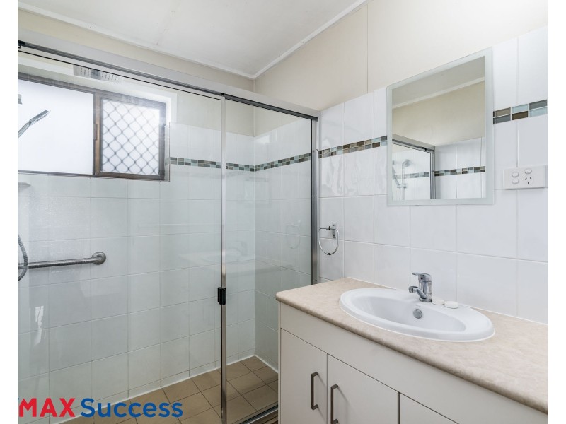1/4 Brendanbri Street, Centenary Heights QLD 4350