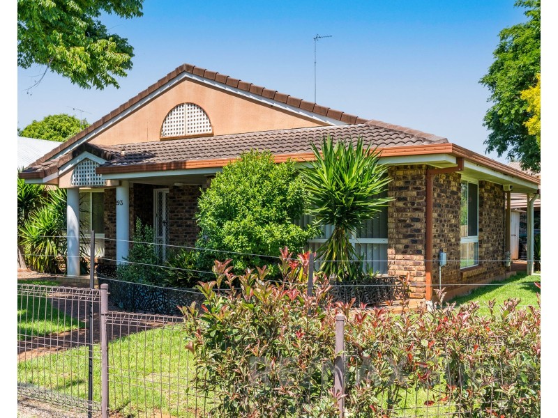 293 Mackenzie Street, Centenary Heights QLD 4350
