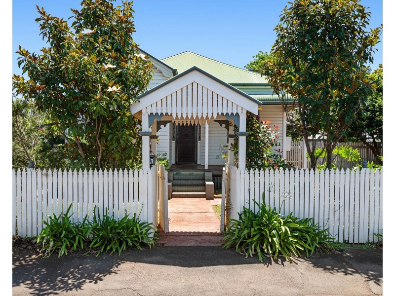 1 Clairmont Street, Newtown QLD 4350