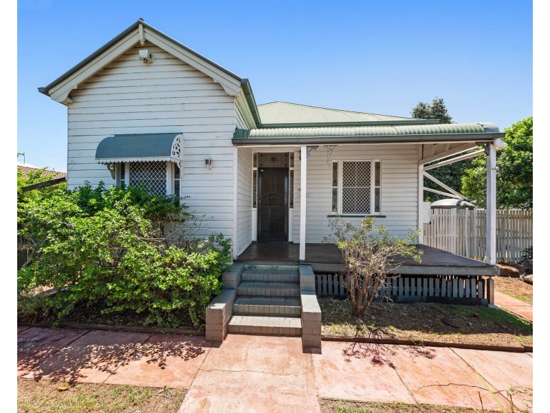 1 Clairmont Street, Newtown QLD 4350