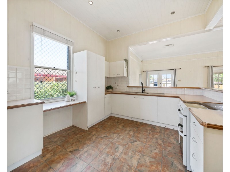 1 Clairmont Street, Newtown QLD 4350