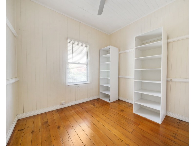 1 Clairmont Street, Newtown QLD 4350