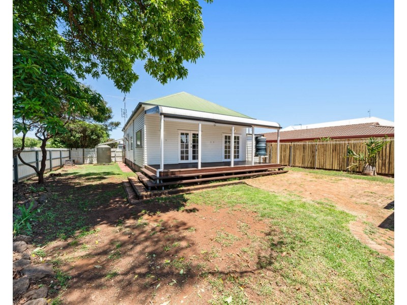 1 Clairmont Street, Newtown QLD 4350