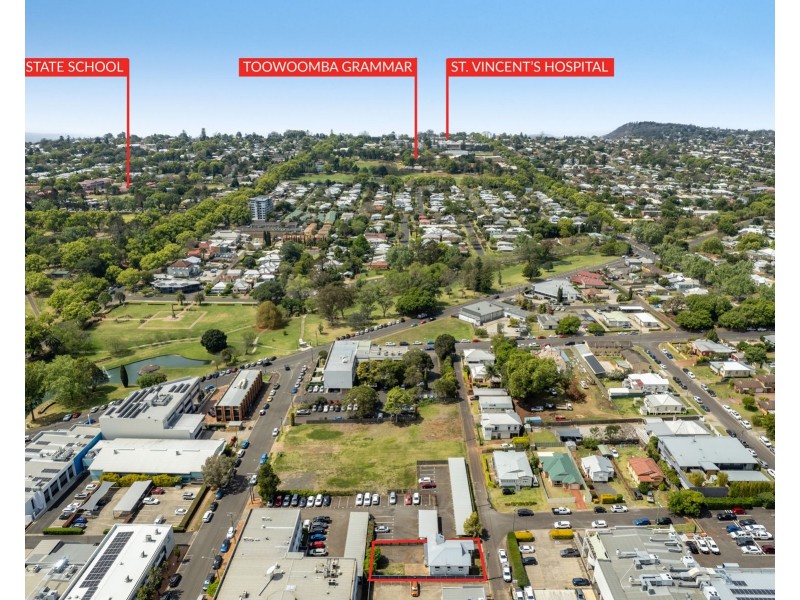 9 William Street, East Toowoomba QLD 4350
