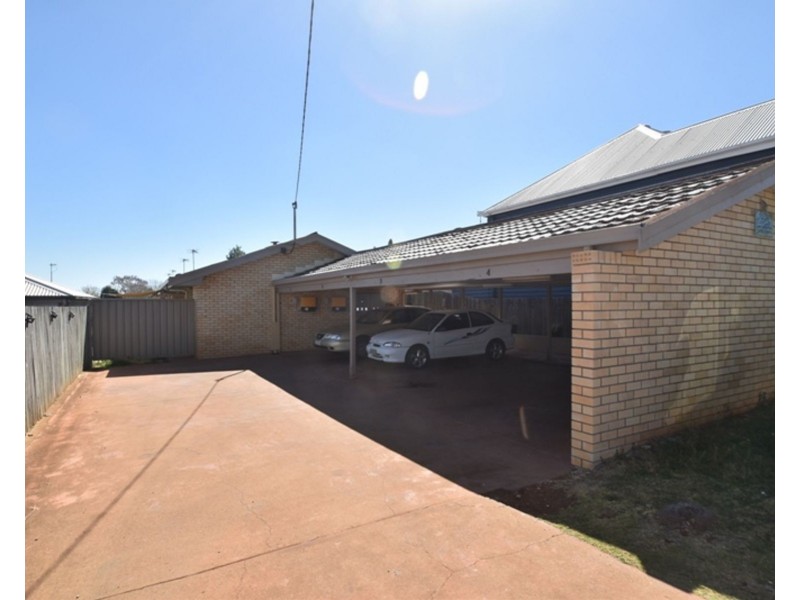 2/235A South Street, South Toowoomba QLD 4350