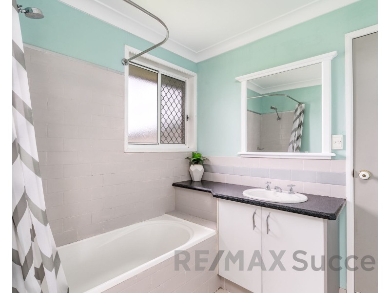 152 Hursley Road, Glenvale QLD 4350