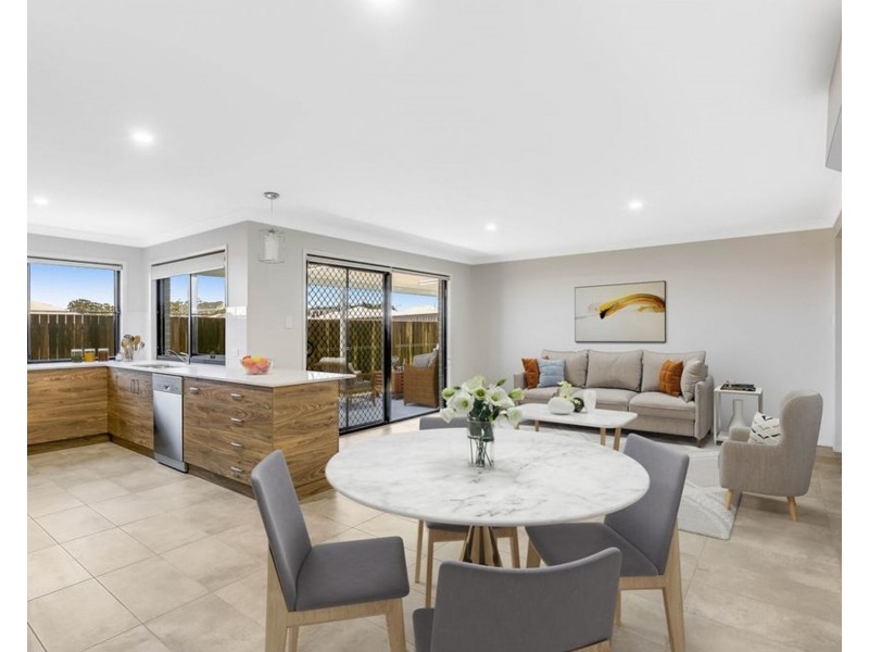 2 Tyrone Street, Middle Ridge QLD 4350