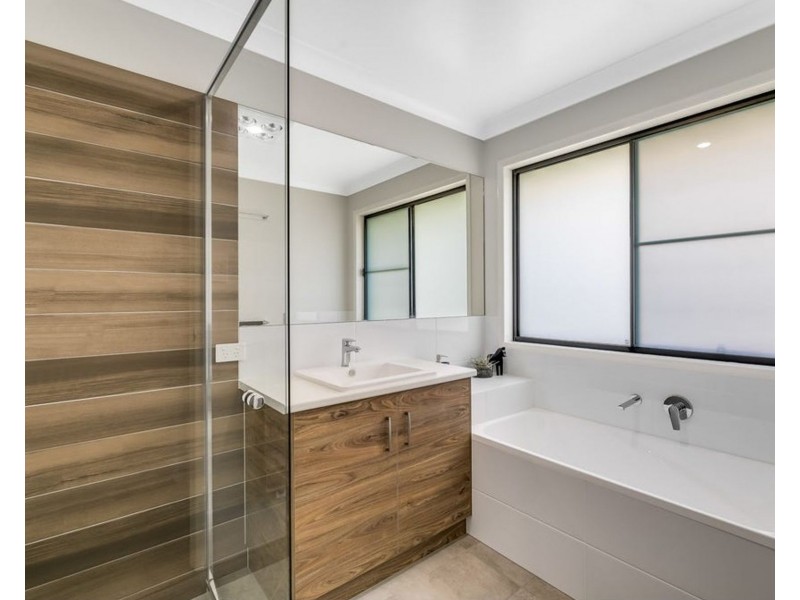 2 Tyrone Street, Middle Ridge QLD 4350