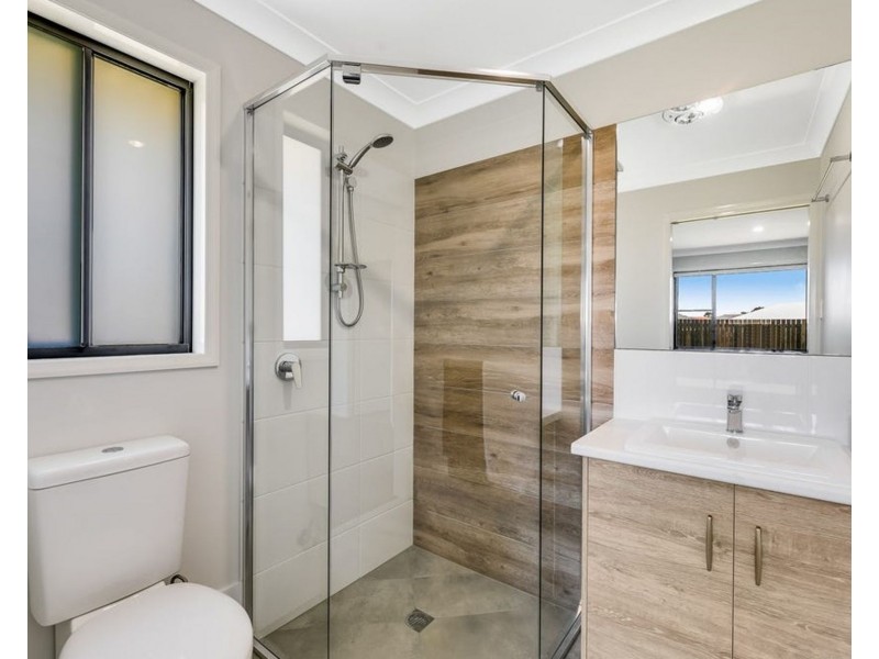 2 Tyrone Street, Middle Ridge QLD 4350