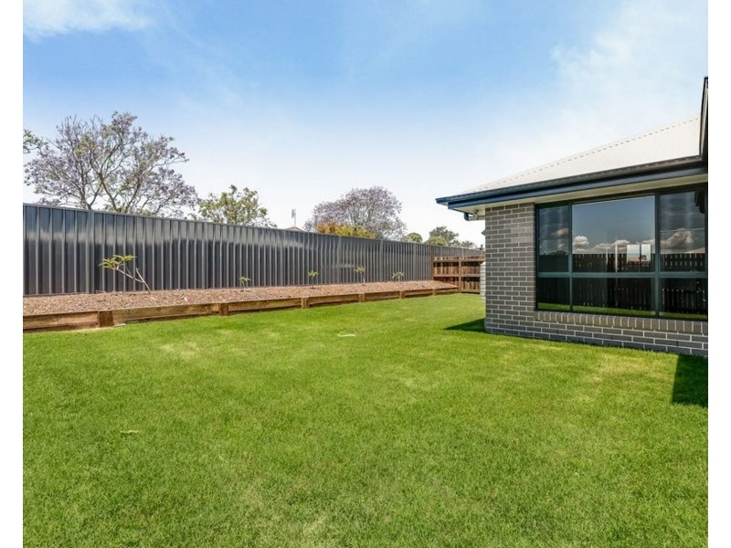 2 Tyrone Street, Middle Ridge QLD 4350