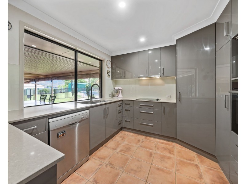 8 Schloss Court, Westbrook QLD 4350