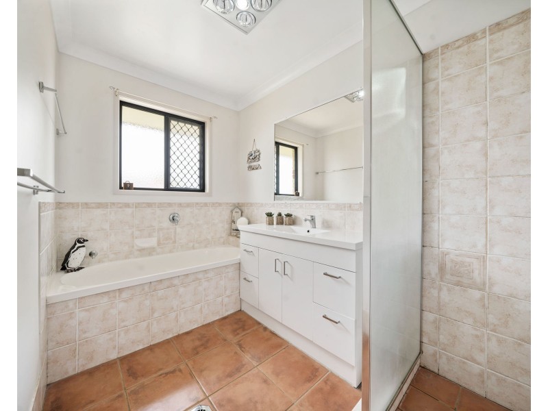 8 Schloss Court, Westbrook QLD 4350