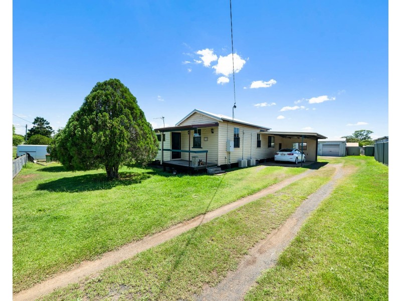32 Barker Street, Goombungee QLD 4354