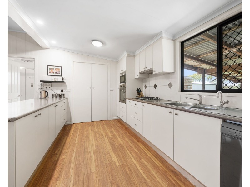 32 Barker Street, Goombungee QLD 4354