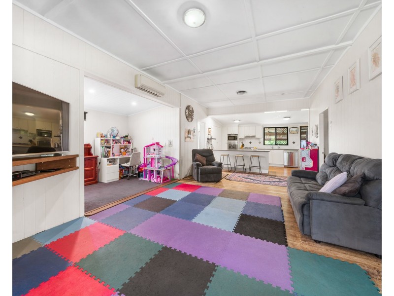 32 Barker Street, Goombungee QLD 4354