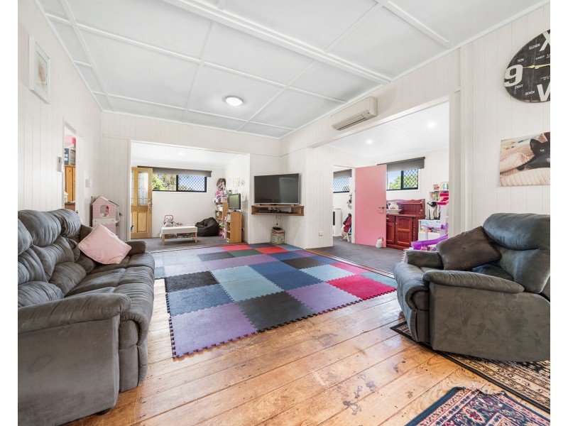 32 Barker Street, Goombungee QLD 4354