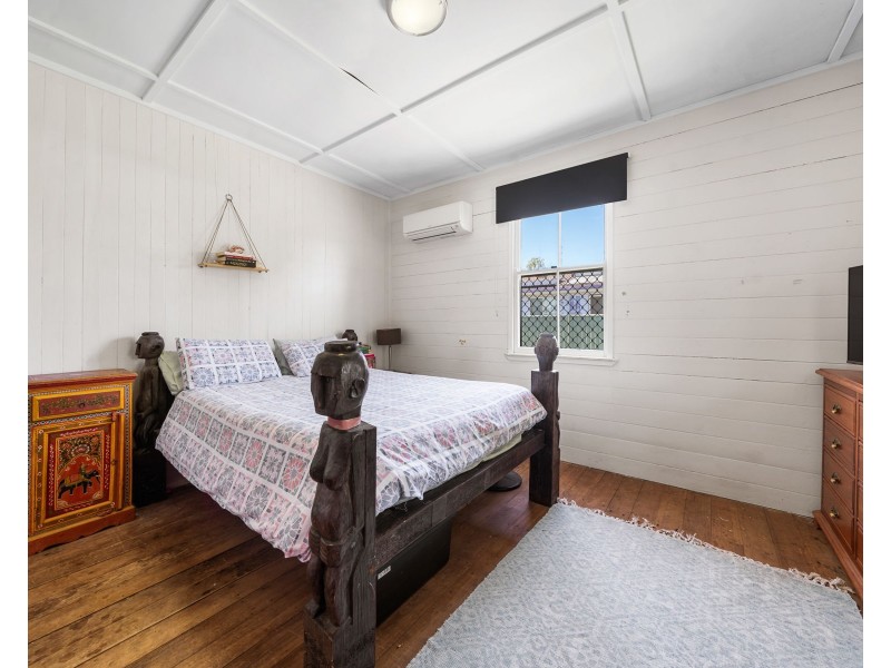 32 Barker Street, Goombungee QLD 4354