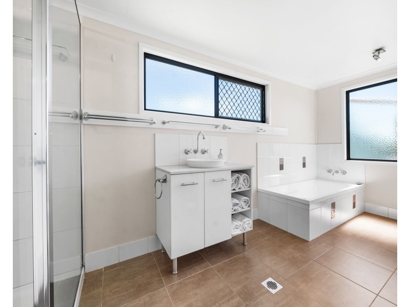 32 Barker Street, Goombungee QLD 4354