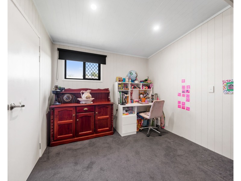 32 Barker Street, Goombungee QLD 4354