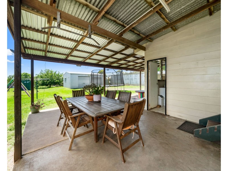 32 Barker Street, Goombungee QLD 4354