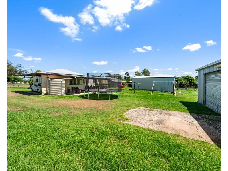 32 Barker Street, Goombungee QLD 4354