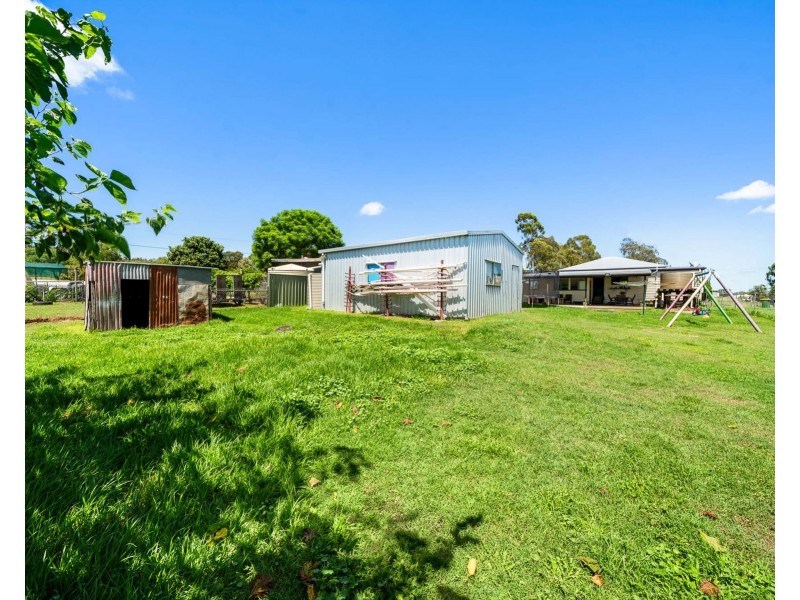 32 Barker Street, Goombungee QLD 4354