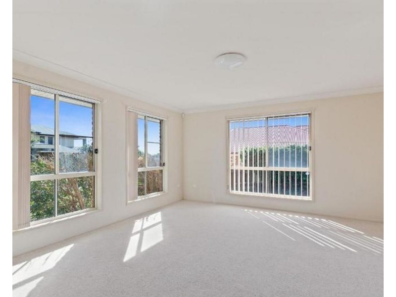 4 Vanham Close, Middle Ridge QLD 4350