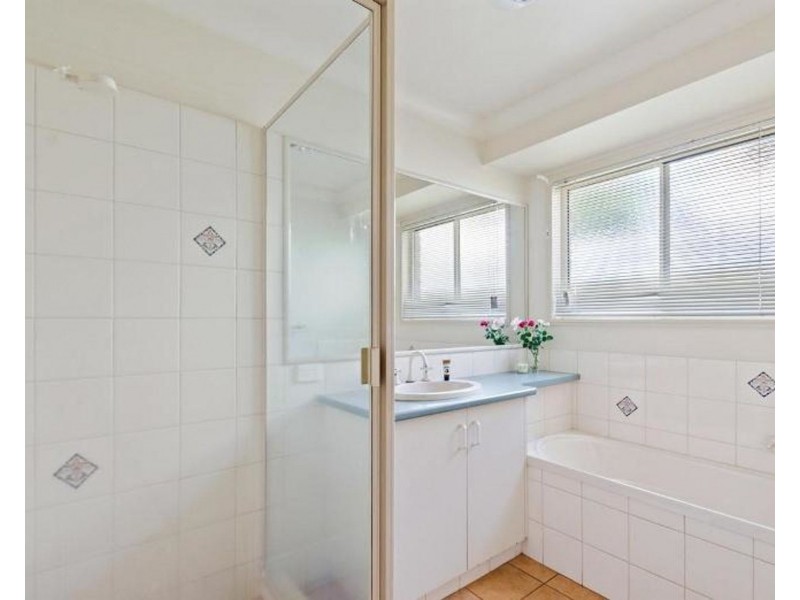 4 Vanham Close, Middle Ridge QLD 4350