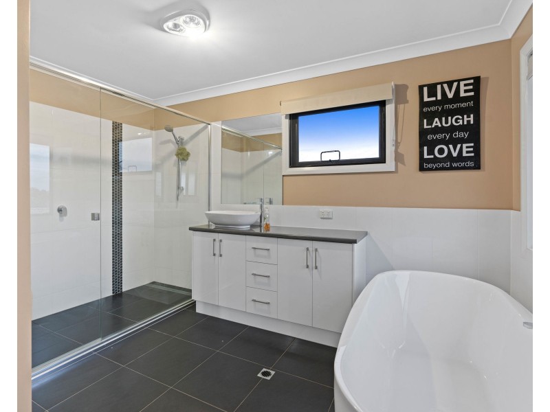 7 Pillar Street, Middle Ridge QLD 4350