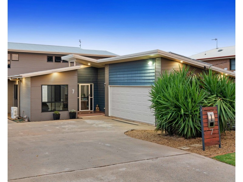 7 Pillar Street, Middle Ridge QLD 4350