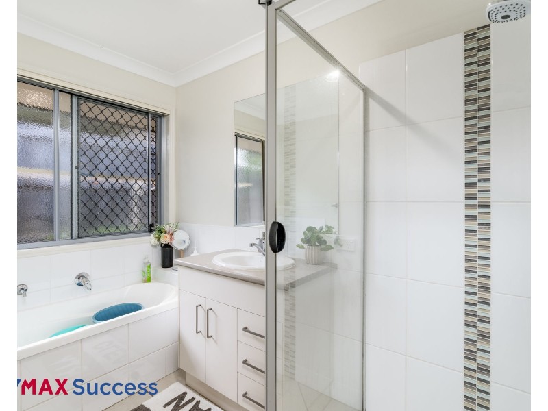 8 Sweeney Street, Kearneys Spring QLD 4350