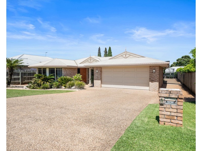 5 Shelton Crescent, Kearneys Spring QLD 4350