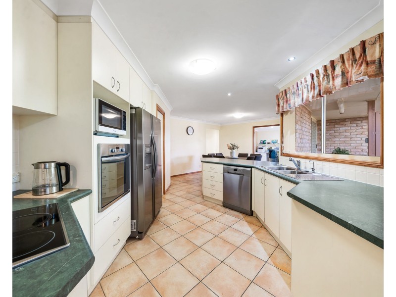 5 Shelton Crescent, Kearneys Spring QLD 4350