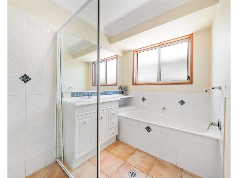 5 Shelton Crescent, Kearneys Spring QLD 4350
