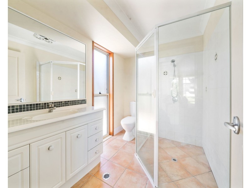 5 Shelton Crescent, Kearneys Spring QLD 4350