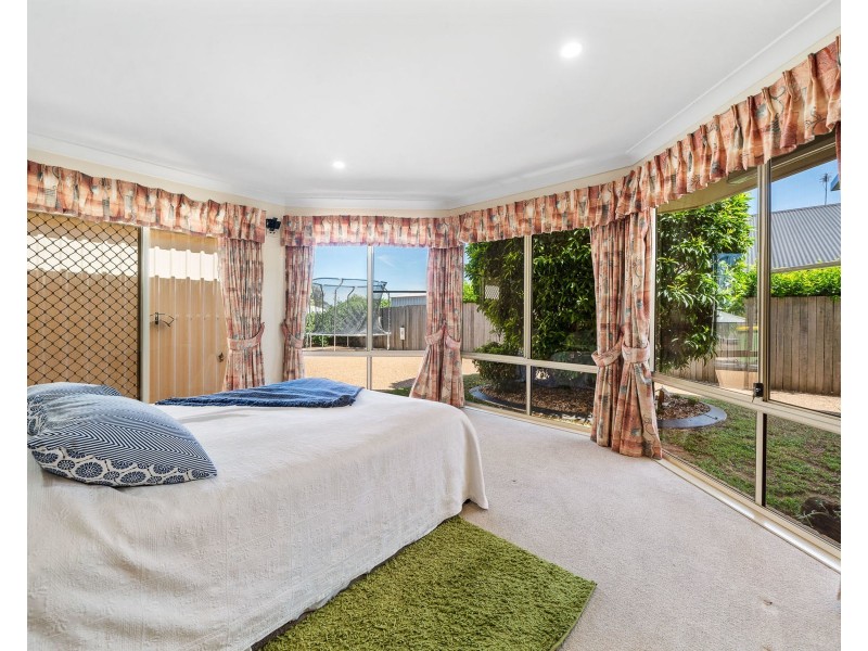 5 Shelton Crescent, Kearneys Spring QLD 4350